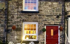 Maytree Cottage. Compact Home In Mid Wales.